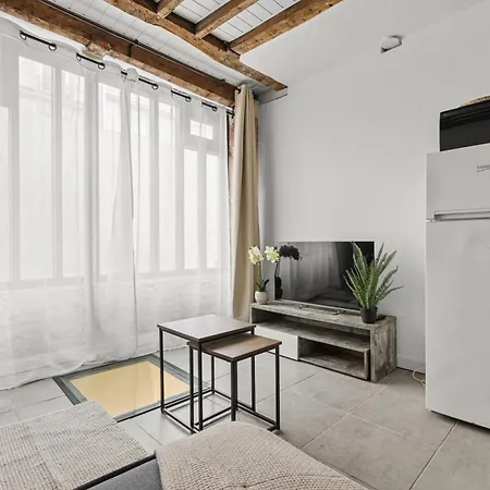 Parisian Nest I Stone Walls & Authentic Charm Appartamento Parigi