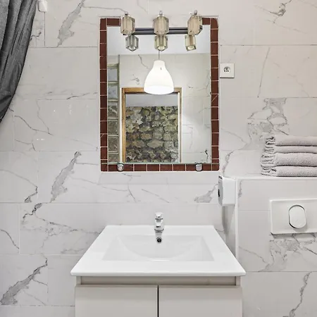 Appartamento Parisian Nest I Stone Walls & Authentic Charm
