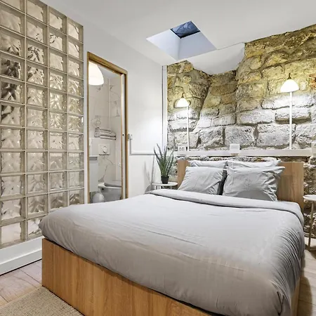 Parisian Nest I Stone Walls & Authentic Charm Appartamento *