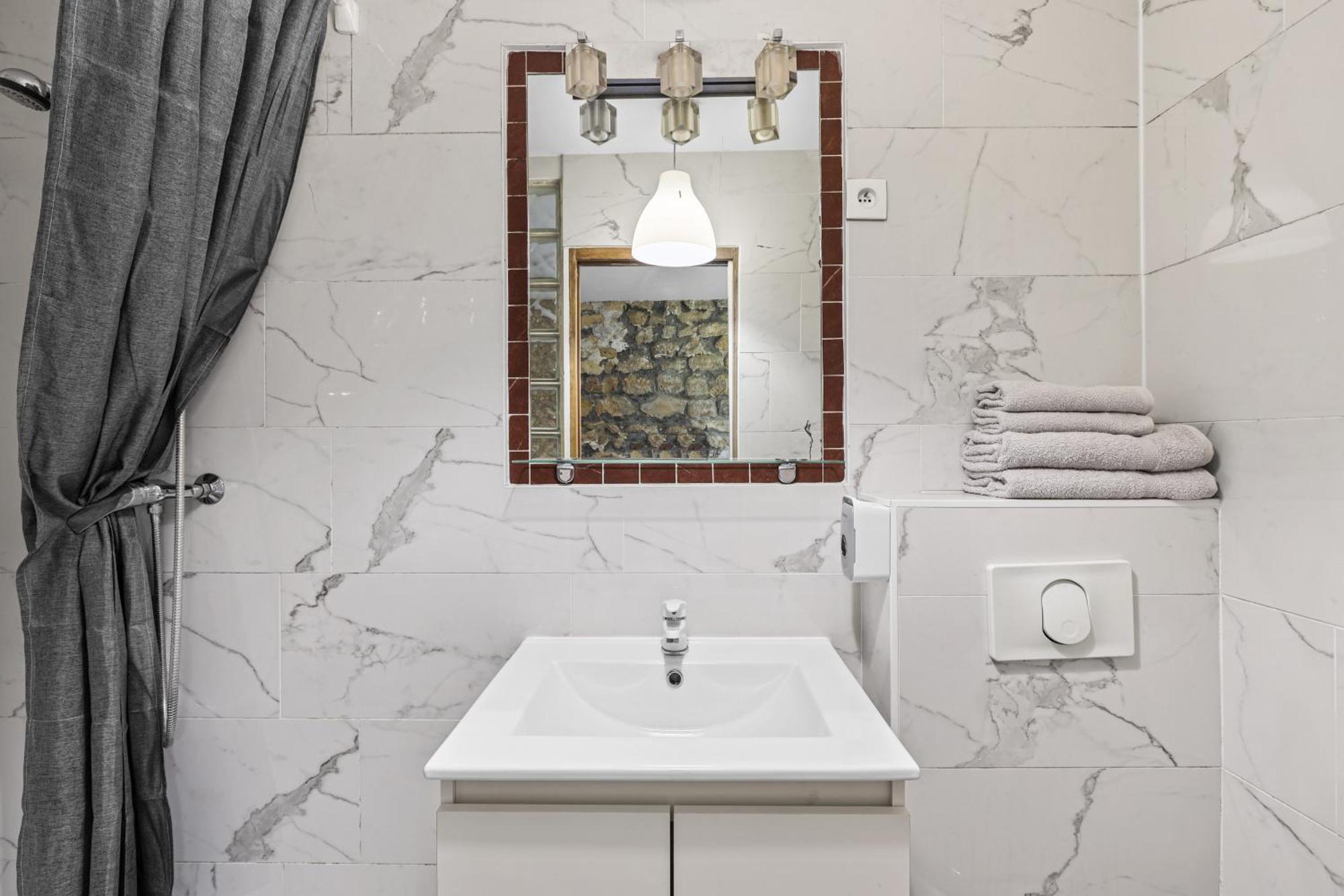 Appartamento Parisian Nest I Stone Walls & Authentic Charm