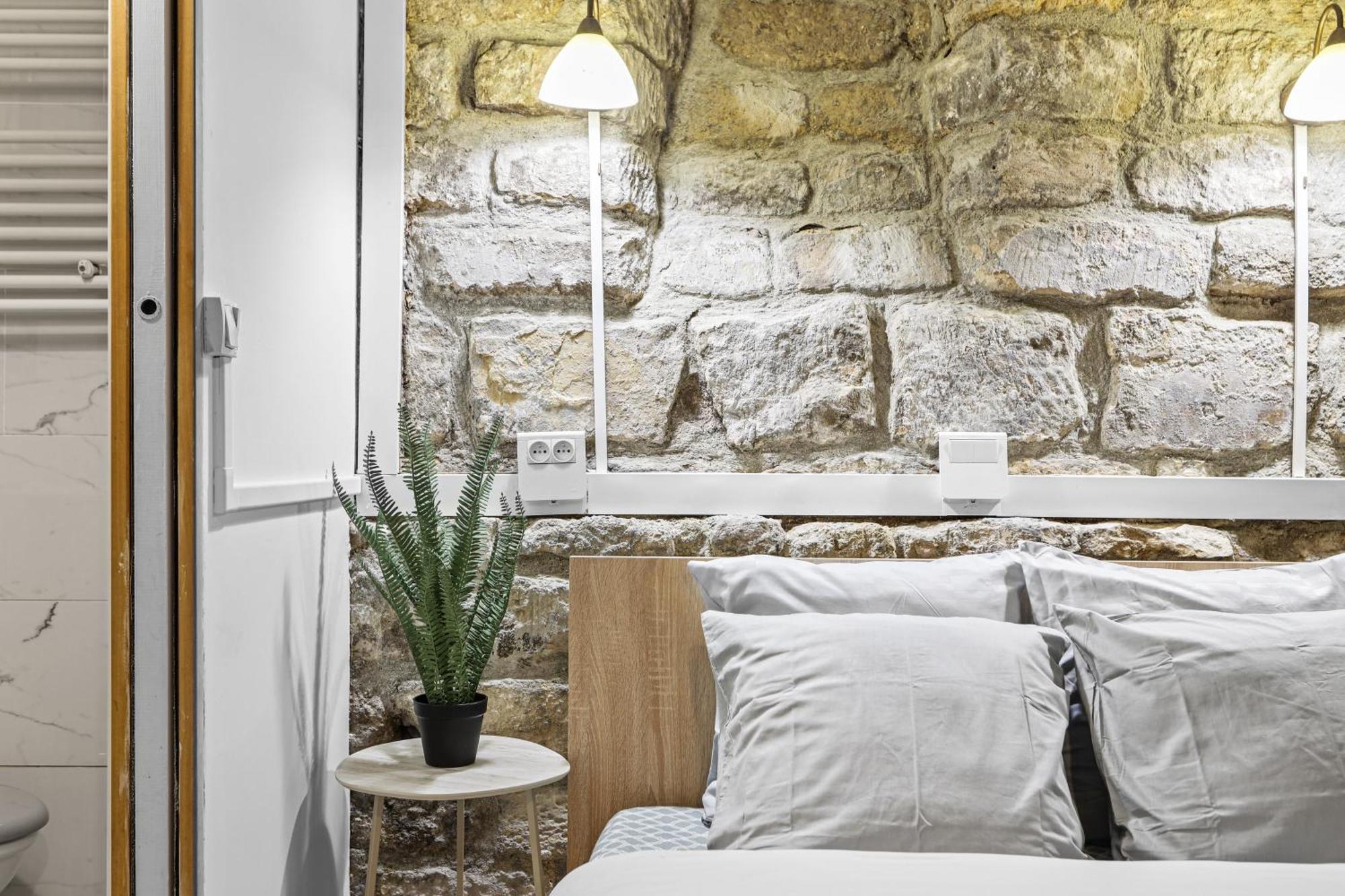 Appartamento Parisian Nest I Stone Walls & Authentic Charm